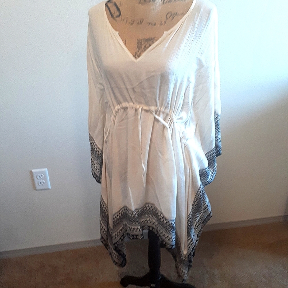 Forever 21 Large Free Flow Cream and Black Dress